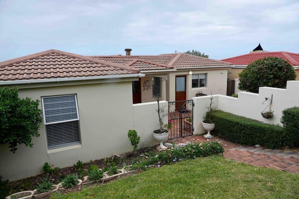 Whales & Waves Villa Hermanus Exterior photo