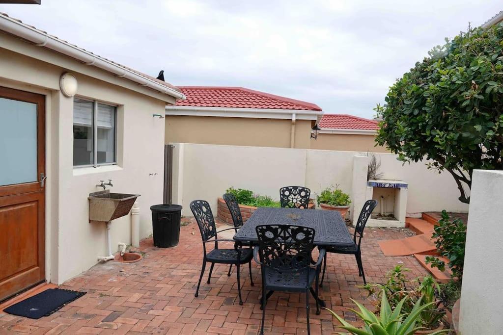 Whales & Waves Villa Hermanus Exterior photo